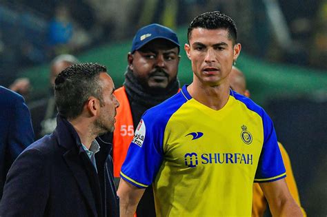 Cristiano Ronaldo Presenta Su Proyecto De Agua Embotellada Ursu Con