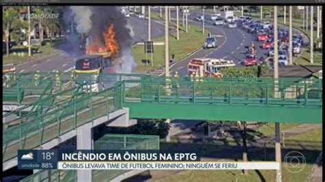 Vídeo Ônibus time de futebol feminino pega fogo na EPTG Bom Dia