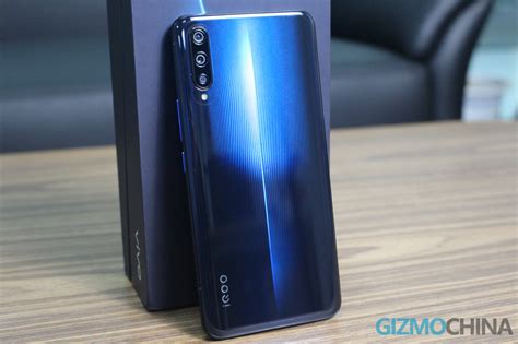 Vivo IQOO Hands On Halo Lights Virtual Buttons Headphone Jack Makes