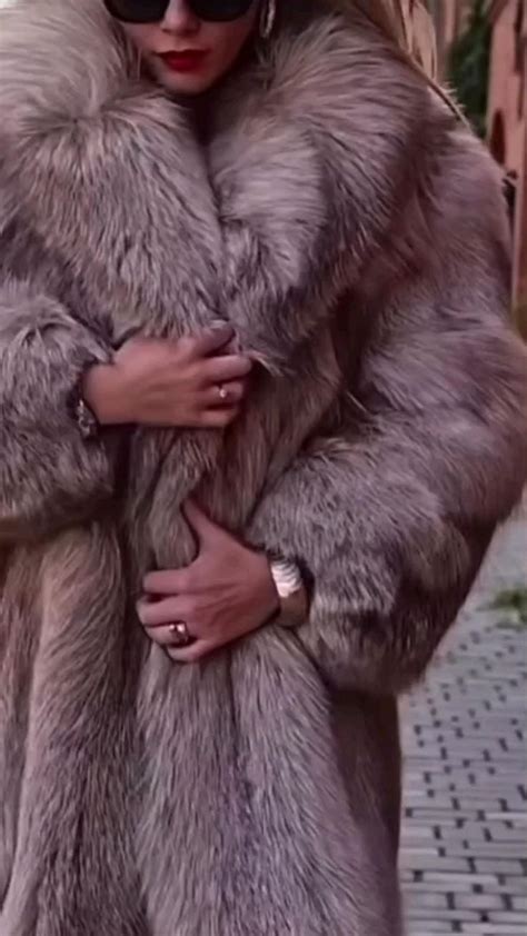 Pin By Liki Linea On Pins Von Dir In Fur Coats Women Fox Fur