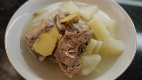 Carols Kitchen Pork Bone White Carrots Soup 菜頭湯