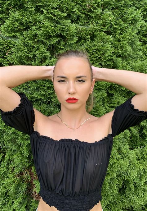 I am officially back on OF ️ ️ ️ I have lots of saved content I’m dying