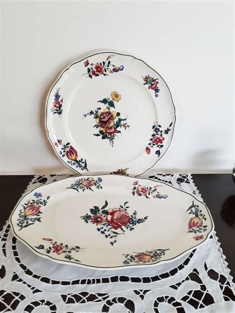 Plats rond et ovale de service en faïence Villeroy et Boch Vieux