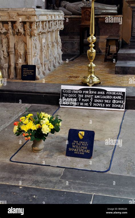 William shakespeare grave hi-res stock photography and images - Alamy