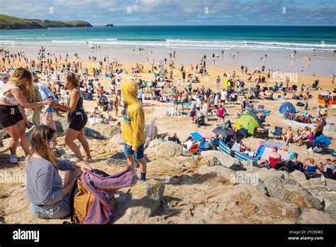 holidaymakers enjoying  summer sunshine   iconic world famous