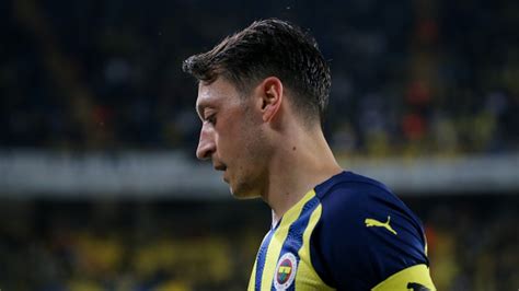 Jorge Jesus libera Özil e Fenerbahçe deve rescindir contrato do jogador