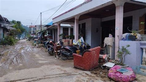 Derita Warga Pesisir Selatan Puasa Di Tengah Bencana Rumah Rusak Buka