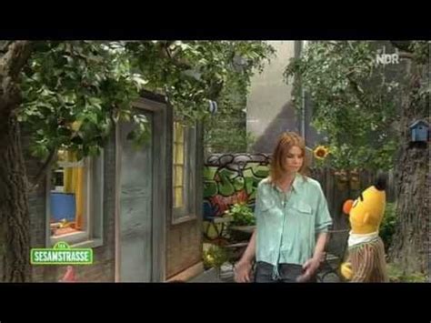 Komm Endlich Raus Und Spiel Juli Macht Musik Mit Ernie Und Bert