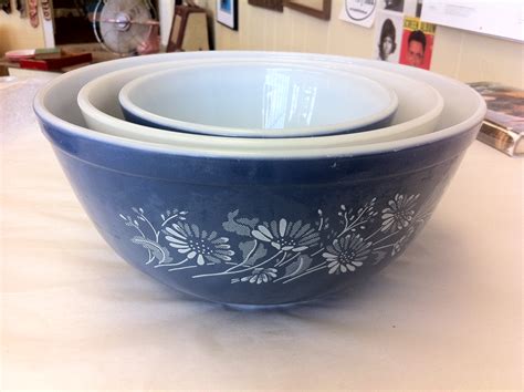 Lost And Found Marblehead Ma Set Of 3 Blue Vintage Pyrex Nesting