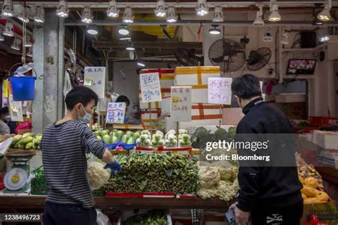 Hong Kong Wet Market Photos And Premium High Res Pictures Getty Images