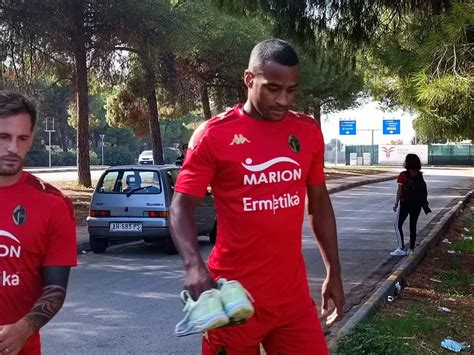 SSC Bari Il Primo Allenamento Di Pasquale Marino