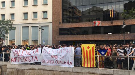 Tensión Entre Independentistas Y Grupos De Ultraderecha En El Centro De València Radio