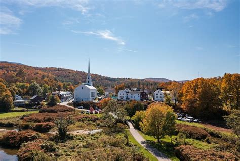 Premium Photo | Aerial view of the town of stowe in the fall