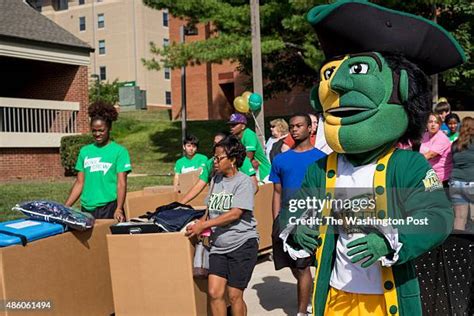 George Mason Mascot Photos and Premium High Res Pictures - Getty Images