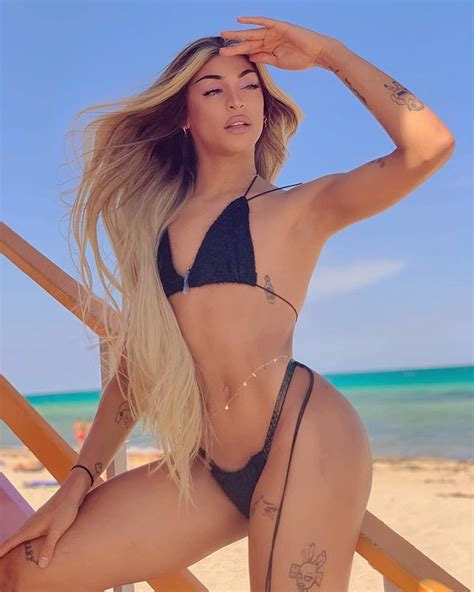 Pabllo Vittar Posa Em Miami Beach Biquininho Detalhes Em Couro