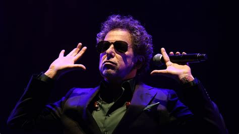 El motivo por el cual Andrés Calamaro tuvo que interrumpir su show en