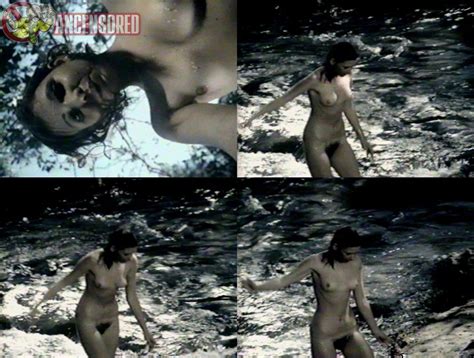 Naked Anaís de Melo in La india