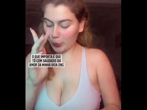 Peituda dançando e balançando os peitos deliciosos Big Titties bouncing XVIDEOS