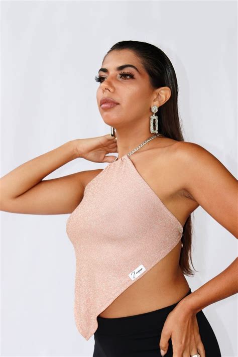 O Top Cropped Glitter Brilhante Nude Jamma é Um Sucesso Aqui Na Jamma