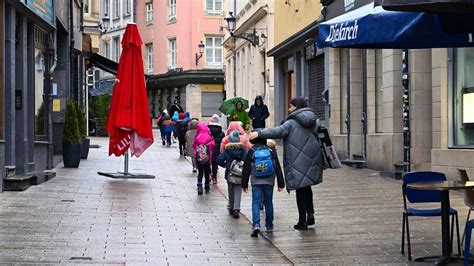 Mobilité au Luxembourg: La zone piétonne séduit passants et commerçants ...
