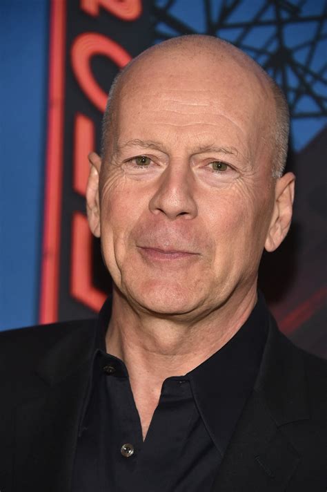 Foto Bruce Willis De Anos Vai Acertar A Compra De Uma Casa R