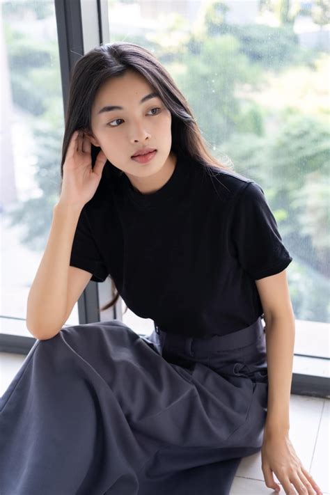 Hot girl Lan Thy nói gì về cảnh nóng trong phim Việt gây sốt trên Netflix