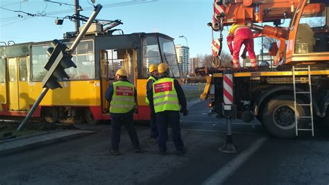 Wykolejenie Tramwaju Na Rondzie Rados Awa Na Miejscu Ogrom S U B