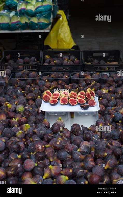 Frutas En Puesto De Mercado Hi Res Stock Photography And Images Alamy