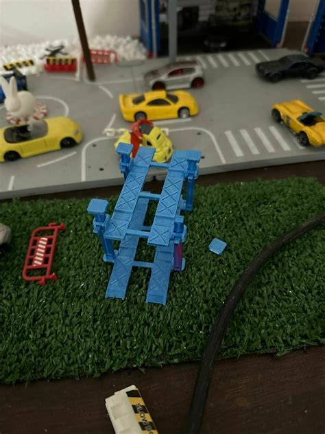 Impresión D Hot Wheels y elevadores de coches a escala Cults