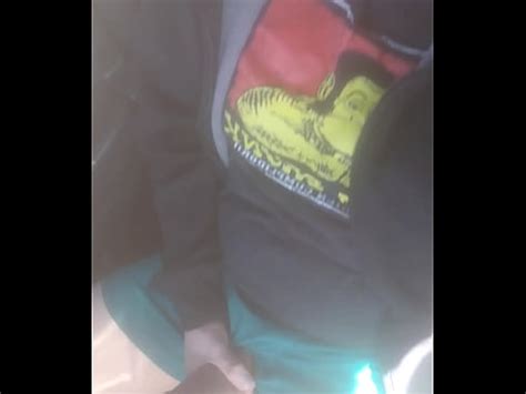 Masturbándose en el trabajo XVIDEOS