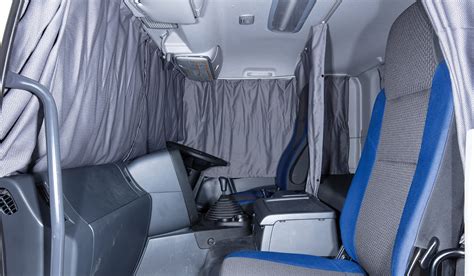 Cab Interior - Comfort/Storage | Isuzu Motors Limited