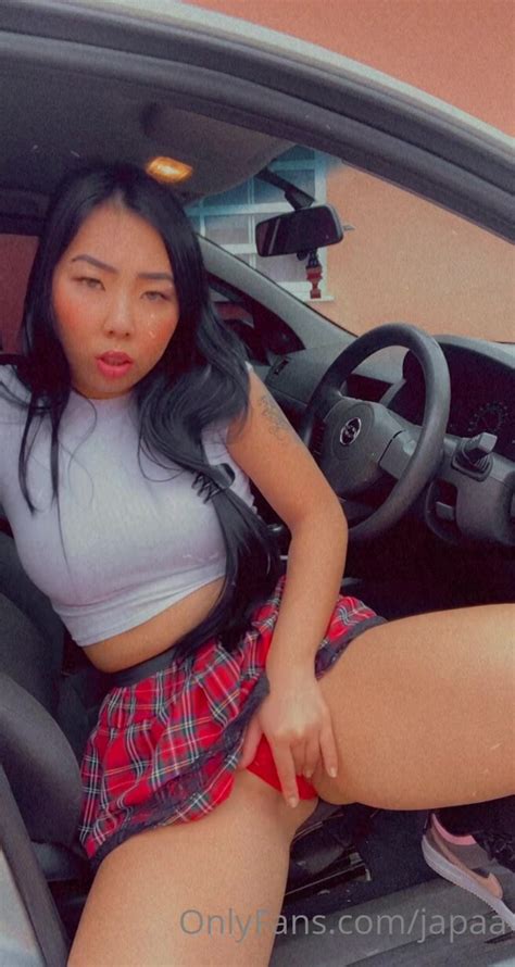 Japa Showing Her Breasts And Masturbating Her Pussy In The Car Cnn Amador