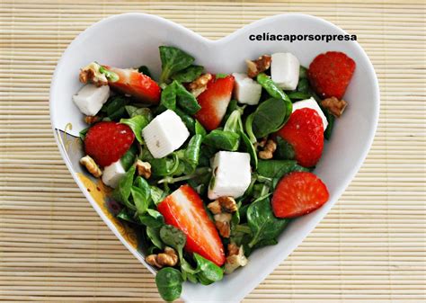 Ensalada De Can Nigos Fresas Queso Fresco De Cabra Y Nueces Con