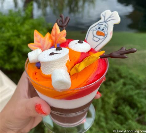 Review The Olaf Hot Chocolate Cake Debuts In Disney World And It S Perfect For Marshmallow