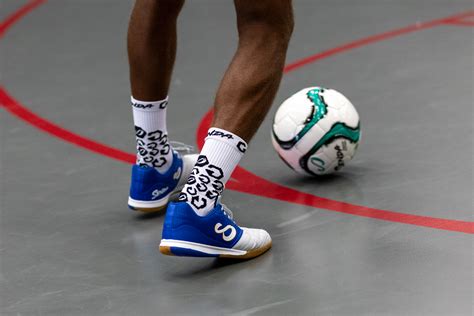 4 key points you need to know when choosing a futsal ball – Senda Athletics