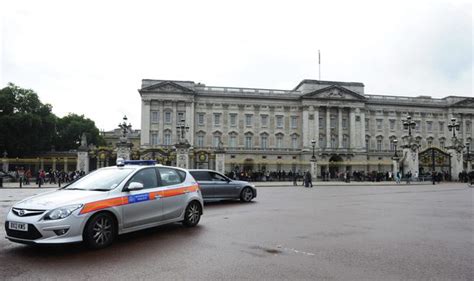 Detienen A Un Hombre Que Quiso Entrar Con Un Cuchillo A Buckingham