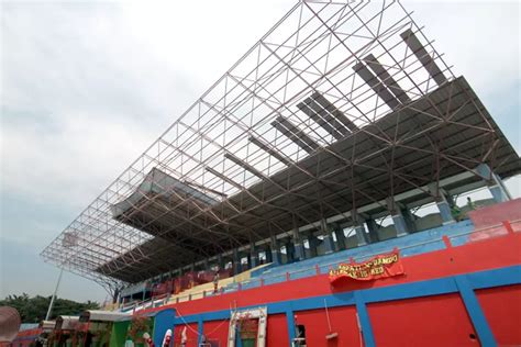 Atap Tribun Stadion Gbk Jepara Yang Diterpa Angin Kencang Akhirnya