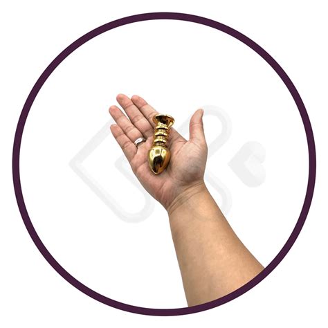 Plug Anal Dourado Formato C Nico Lust Metal Roxo Exclusiva