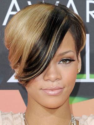 Rihanna Short Blonde Hair Celebrity Hair Cuts