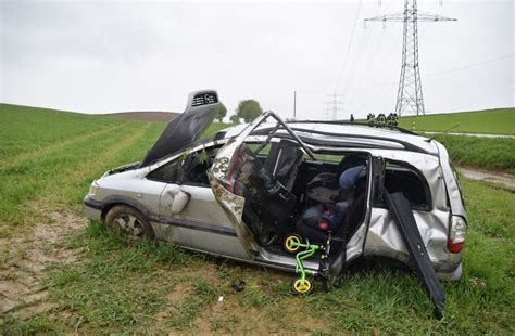 Auto überschlägt sich bei Dielheim Rettungshubschrauber im Einsatz