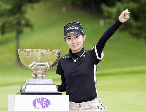 かわい過ぎるプロゴルファー「安田祐香」 ツアー初優勝で一歩近づいた“同級生”の背中 デイリー新潮