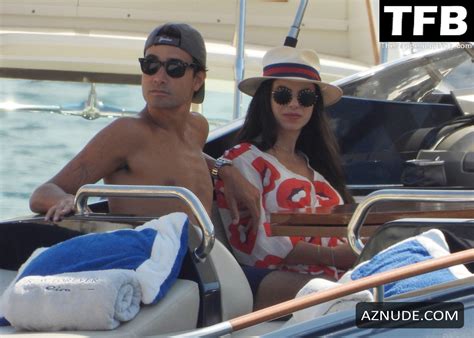 Sthefany Brito Sexy Seen Flaunting Her Hot Bikini Body At The Beach In