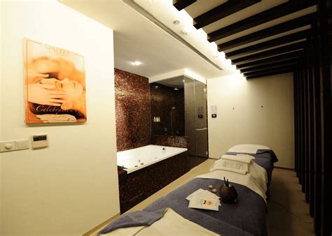 Mens Spas For Massages Facials And Body Scrubs Honeycombers