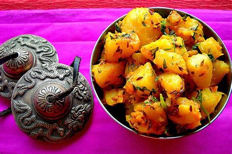 jeera aloo recipe, how to make jeera aloo | aloo jeera