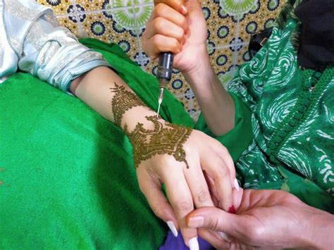 Henna Art In Morocco Through The Eyes Of Meknes Henaya Zahira