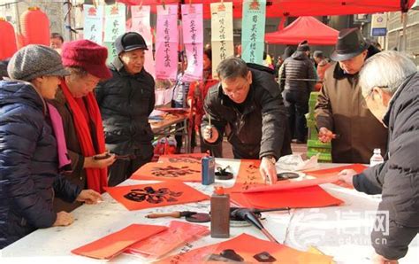 扭秧歌赶大集 青岛云南路社区举行新年惠民大集北京时间