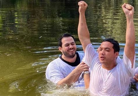 Wesley Safadão é batizado nas águas águas do rio Jordão minha vida é