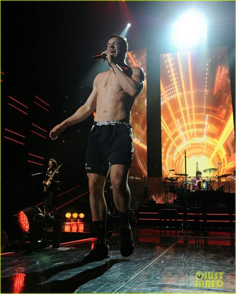 Dan Reynolds Shows Off Eight Pack While Going Shirtless During Imagine