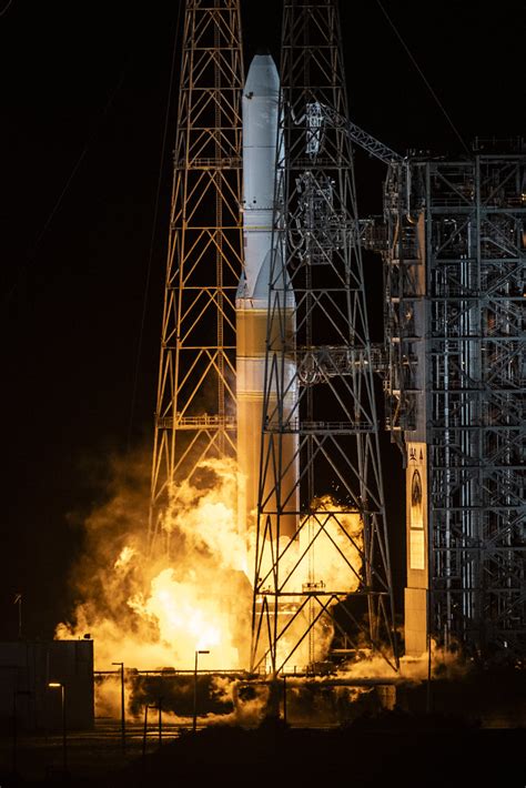 Liftoff Delta Iv Heavy Nrol A United Launch Alliance Flickr