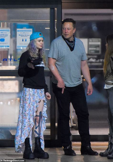 Elon Musk arrives in New York with partner Grimes and baby X Æ A-XII ...